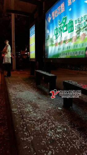 候车亭灯箱玻璃